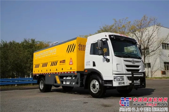 保温储料车 沥青混合料长距离保温运输与坑槽集中修补的养护新利器——高远圣工创新装备助力路面机械升级